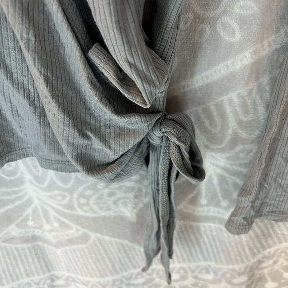 FAUX WRAP TOP LIGHT GRAY SUPER CUTE SOFT LONG SLEEVE RIBBED TEXTURE L WANTABLE - Picture 7 of 14